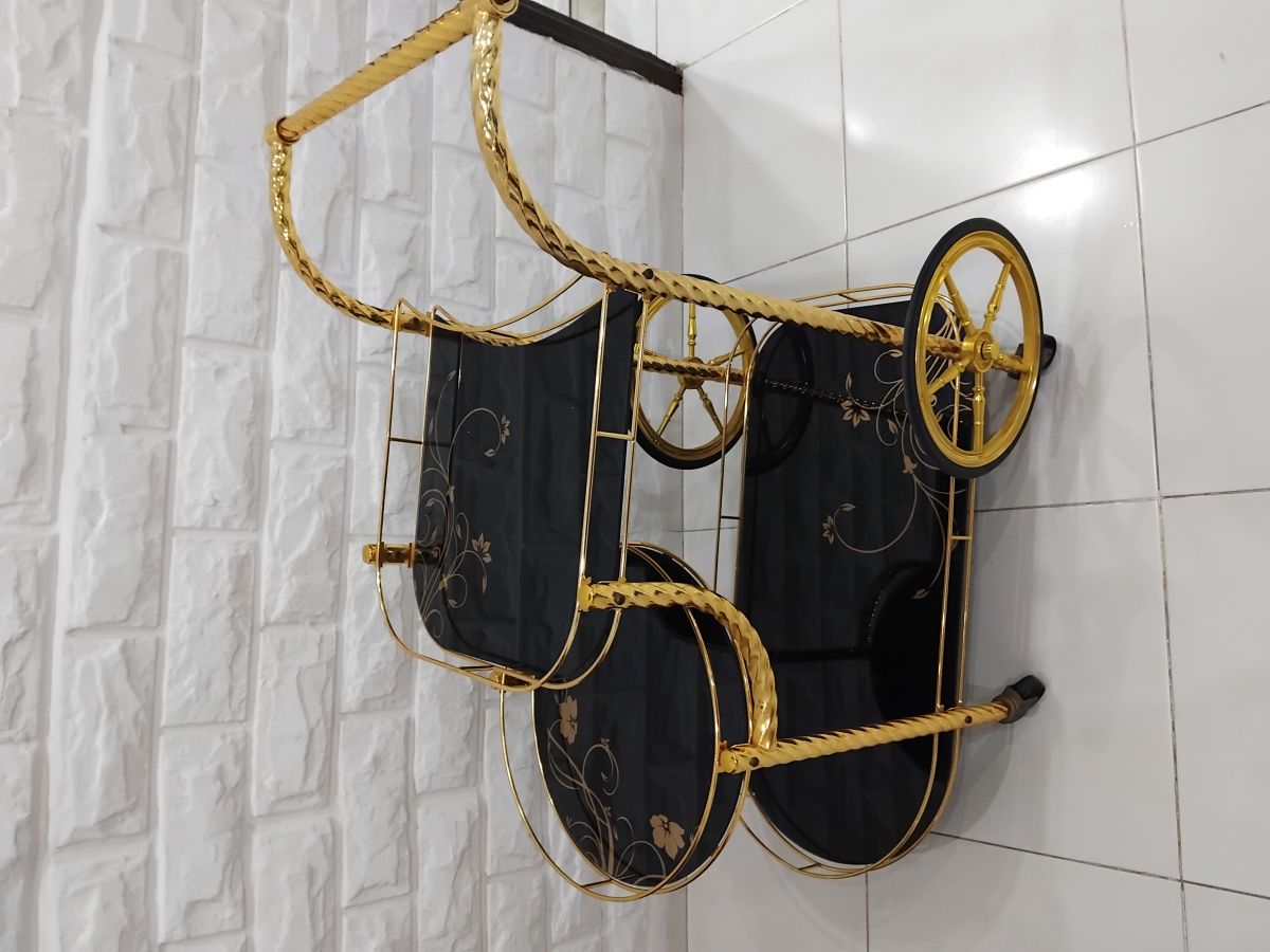 Chariot noir doré 3 étages pour hôtel ou salon