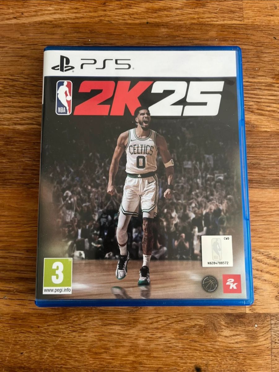 Jeu NBA 2K25 CD en excellent état et peu utilisé