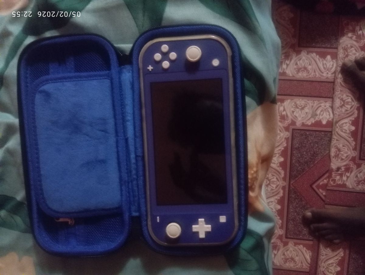 Console Nintendo Switch avec jeux en parfait état