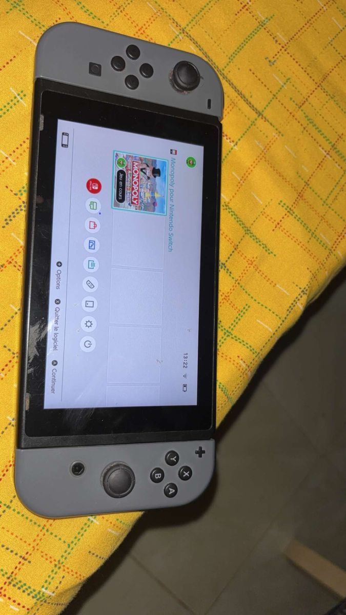 Nintendo Switch 1 en très bon état jamais utilisé