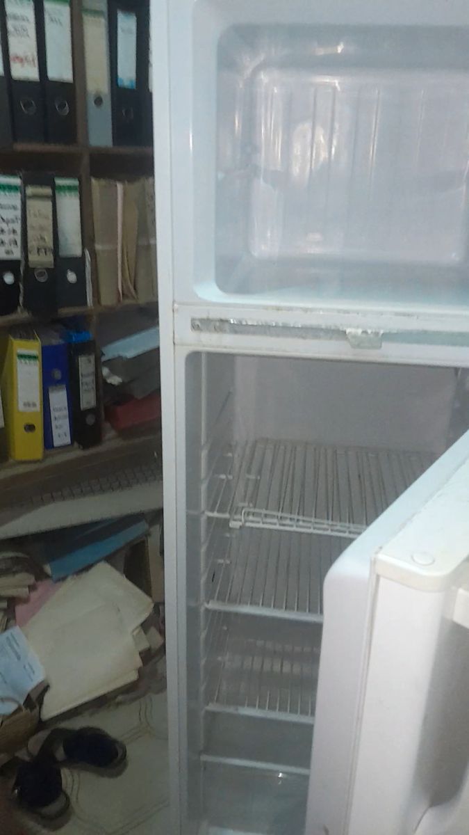 Réfrigérateur LIMAG 250L presque neuf, idéal été