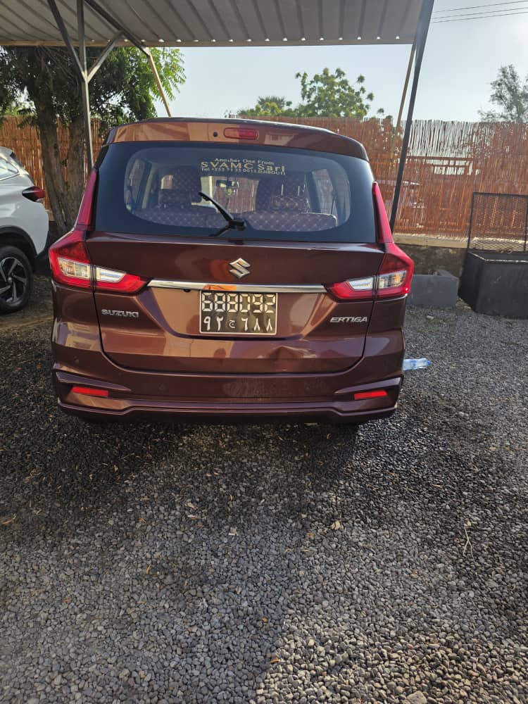 Suzuki Ertiga familial, quasi neuf, en excellent état mise en vente pour cause de voyage imprévu