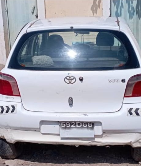 Toyota Yaris 2000 essence manuelle à réparer, pièces d\'origine