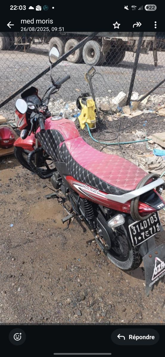 Moto TVS 100 en très bon état, économique et fiable