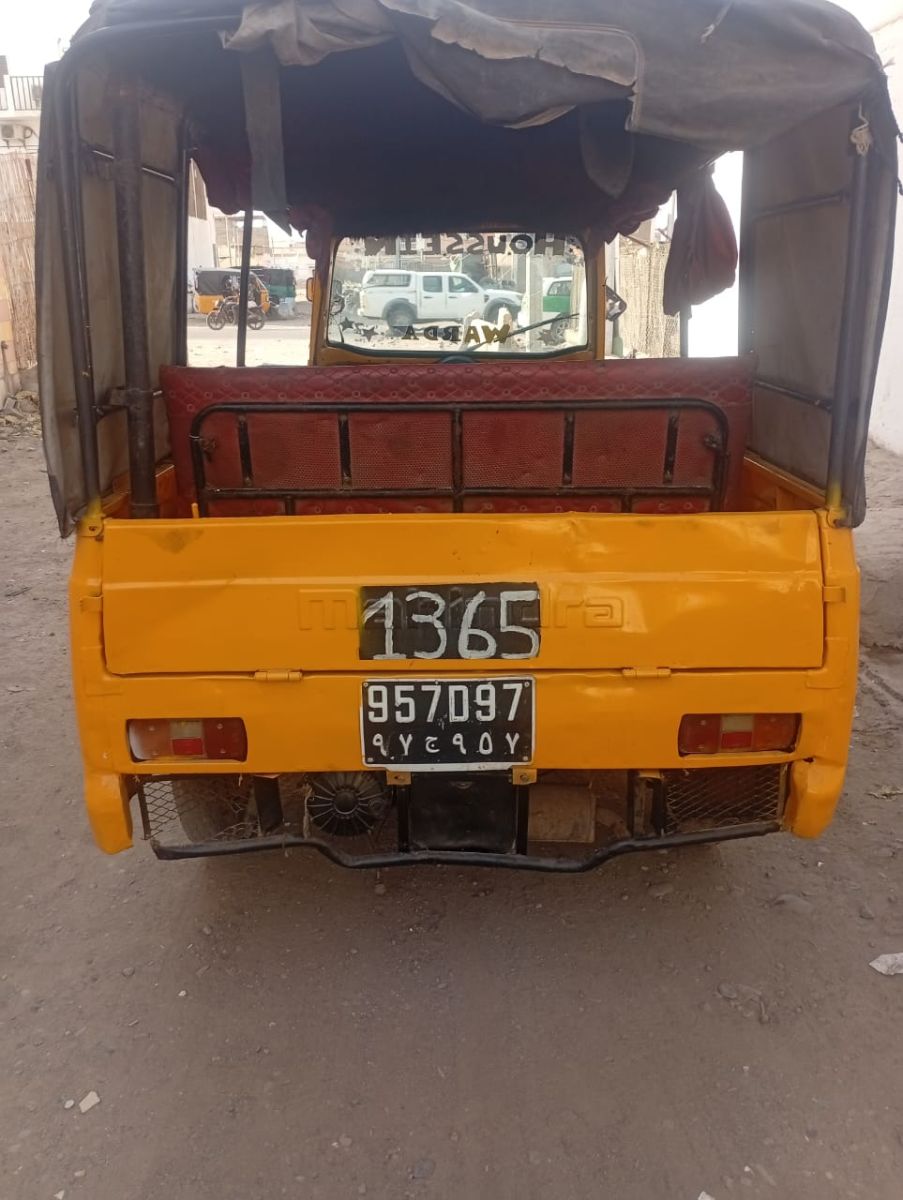 Bajaj bien entretenue, modèle récent en bon état