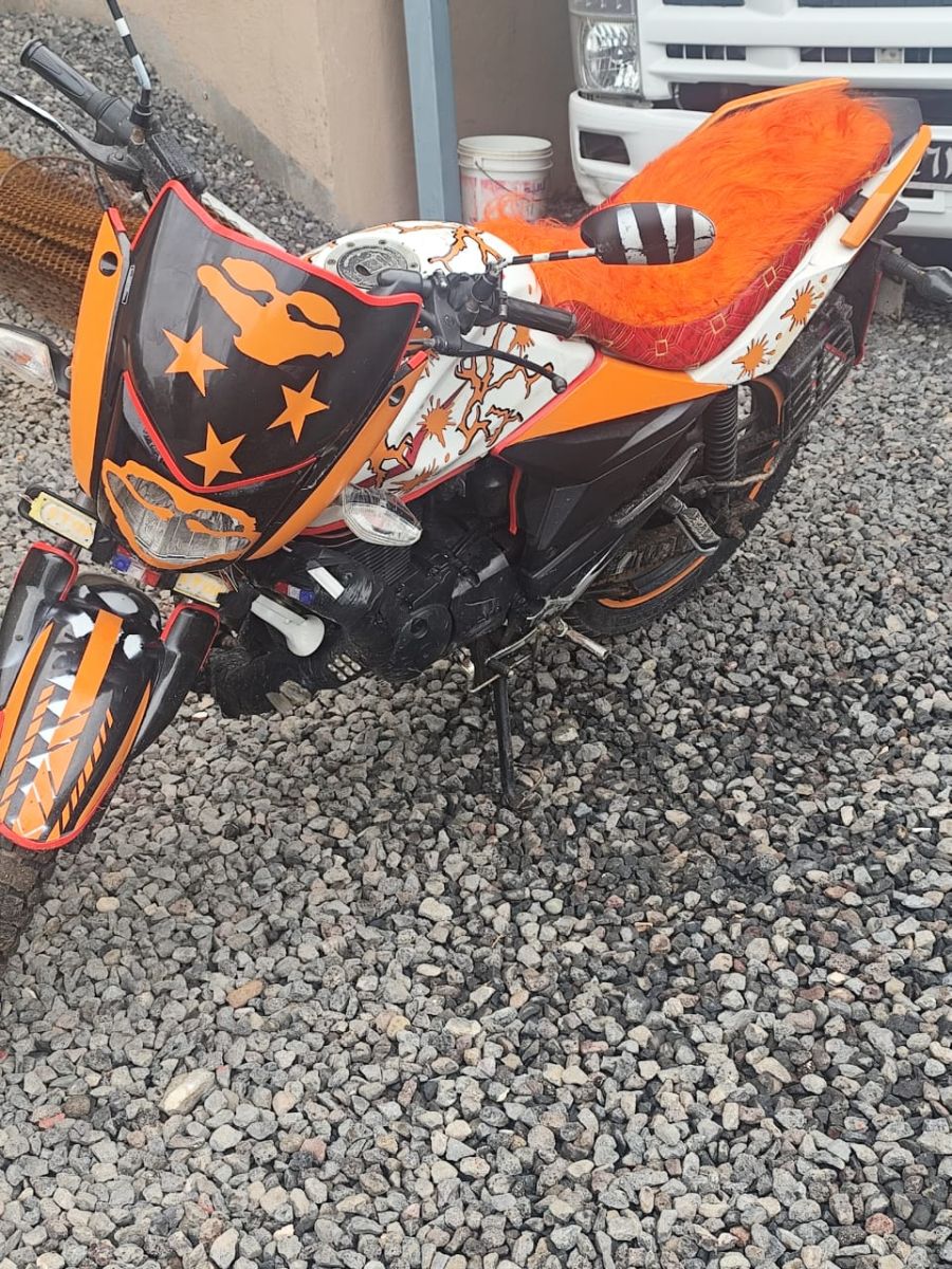 Moto Hero en bon état, papiers complets