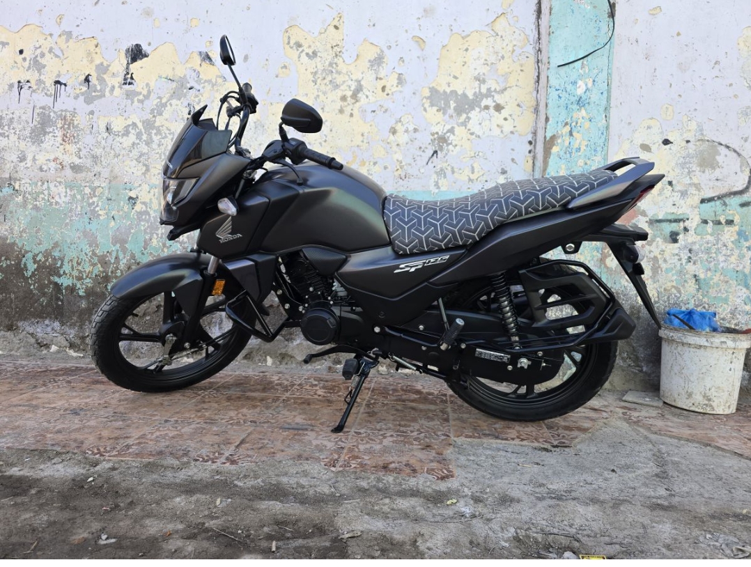Moto Honda 125 quasi neuve, prix attractif