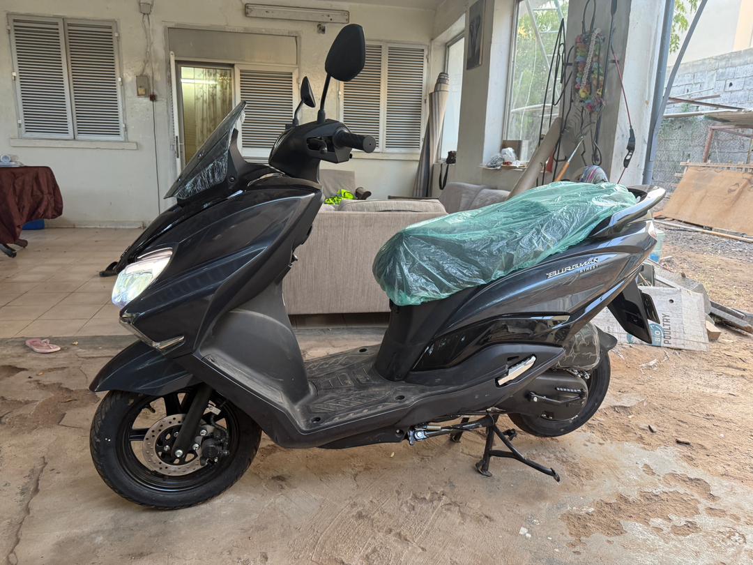 Scooter Suzuki Burgman 125 neuf, confort et fiabilité japonaise