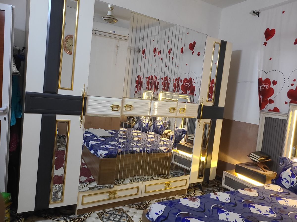 Chambre à coucher et salon complets en bon état