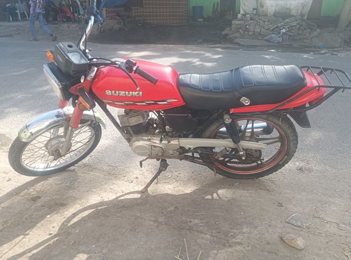 Moto Suzuki AX100 neuve