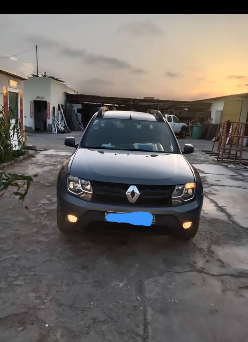 Renault essence, boîte manuelle, climatisation, bien entretenue