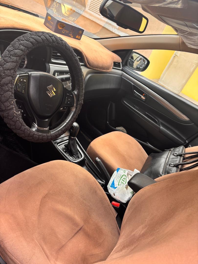 4 Voitures en excellent état à vendre :SUZUKI CIAZ 2024 & HYUNDAI SANTA FE 2017 - MITSUBISHI L200 automatique 2022 & KIA SPORTAGE. 2014 &. TOYOTA LANDCRUISER PRADO 2021