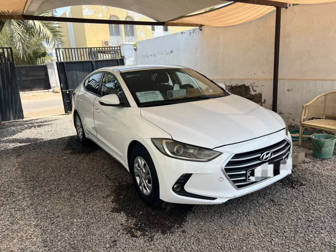 Hyundai Avante 2017 diesel automatique en excellent état