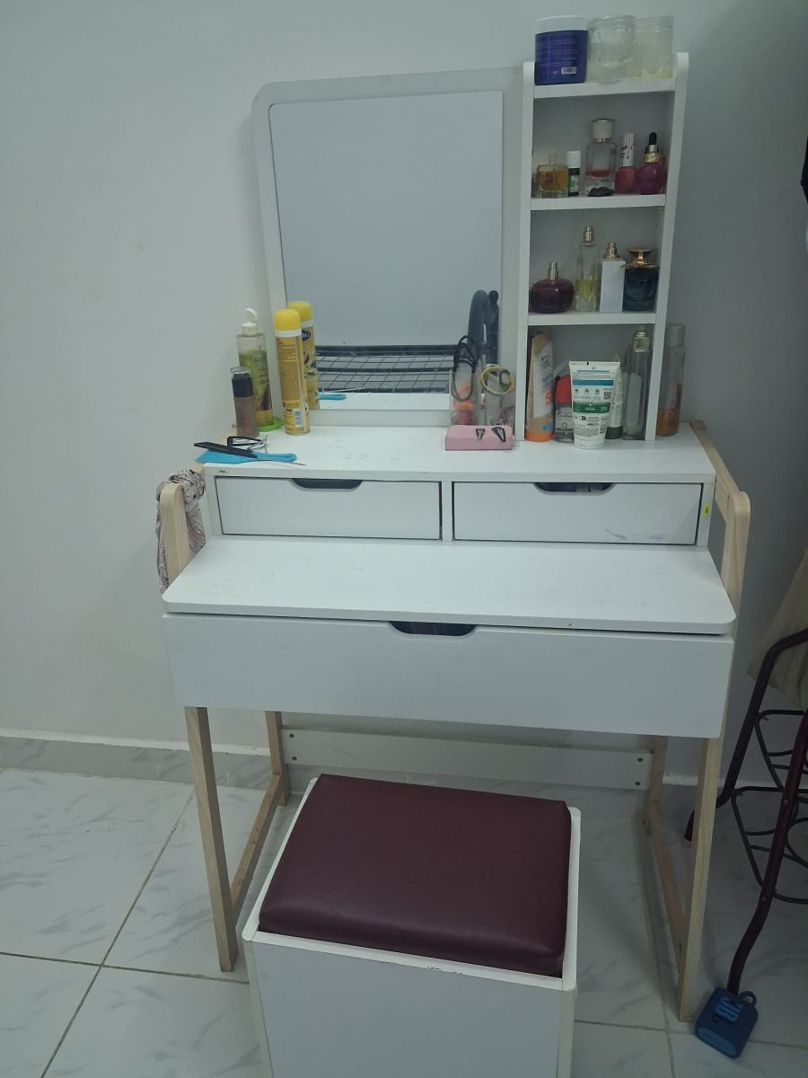 Chambre complète fille et équipements de maison