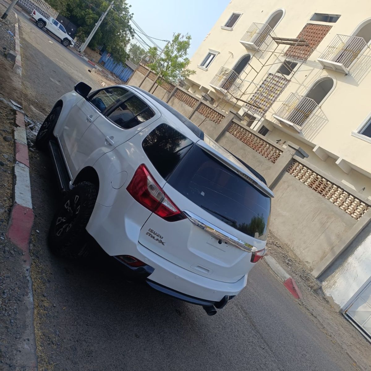 ISUZU-MUX en très bon état à vendre