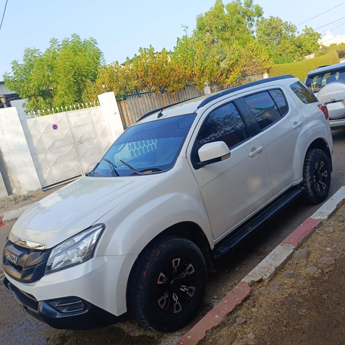 ISUZU-MUX en très bon état à vendre