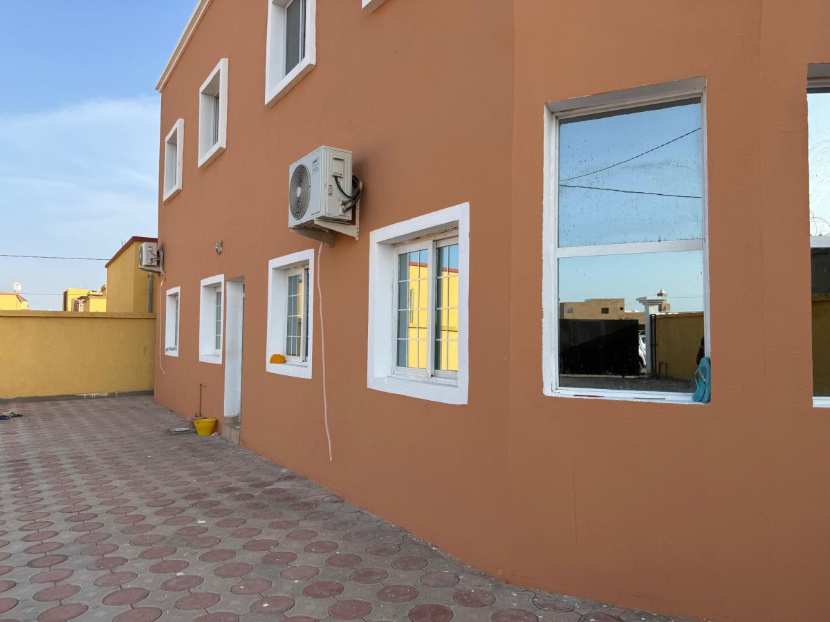 Villa neuve meublée 4 chambres avec grand terrain à Nagad