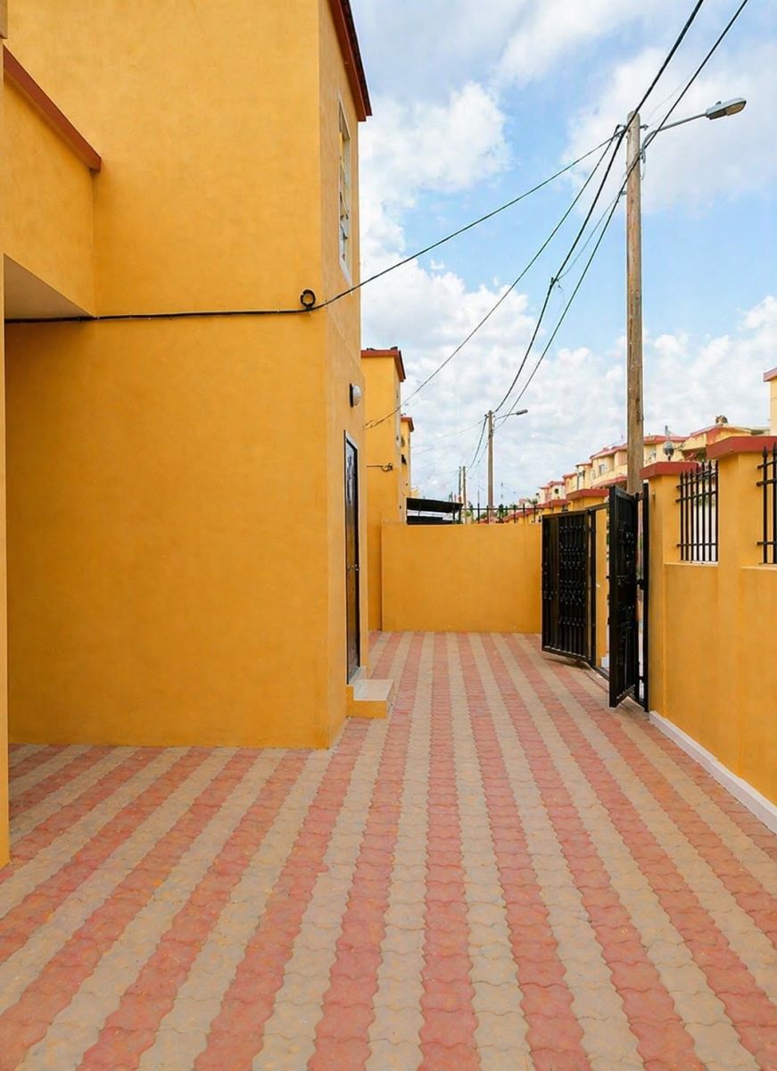 Villa neuve spacieuse avec cour sécurisée à Nagad