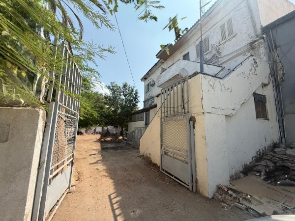 Lot immobilier - Villa + 2 appartements à vendre : Rue de la mosquee , centre ville