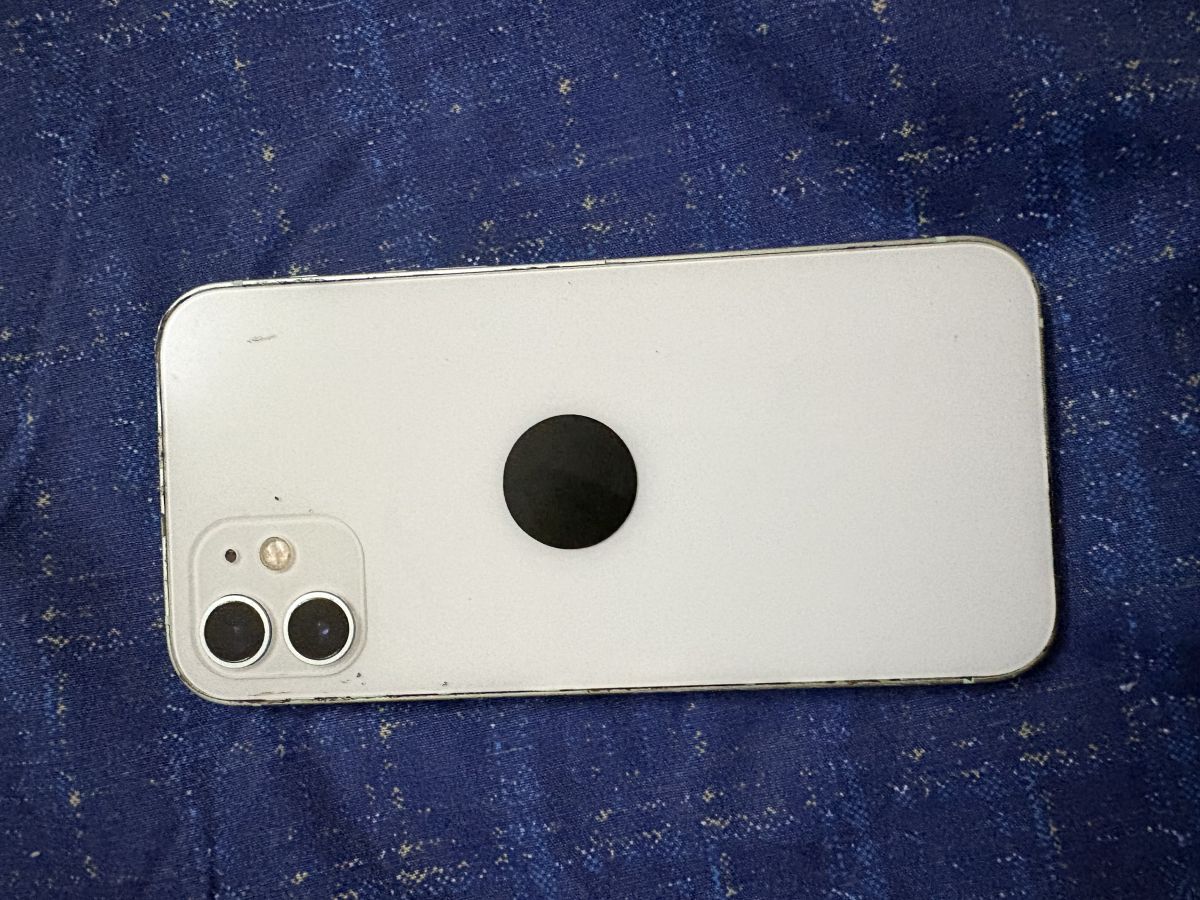 iPhone 12 128 Go en bon état avec écran réparé