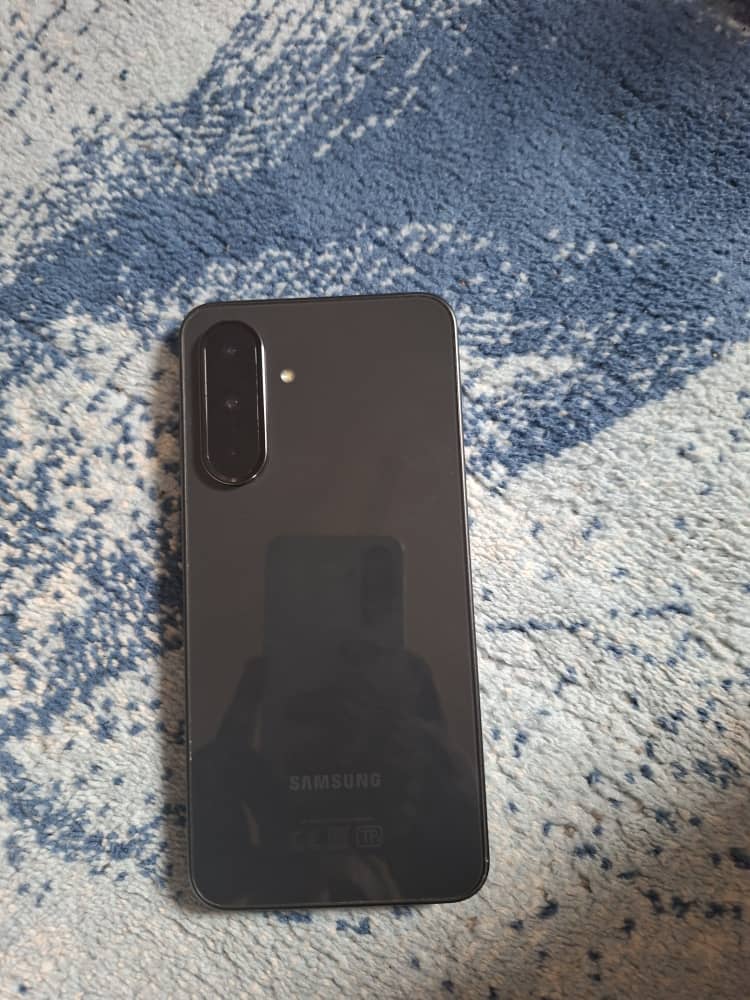 Smartphone Samsung A36 5G neuf avec chargeur et protection 2 mois d\'usage
