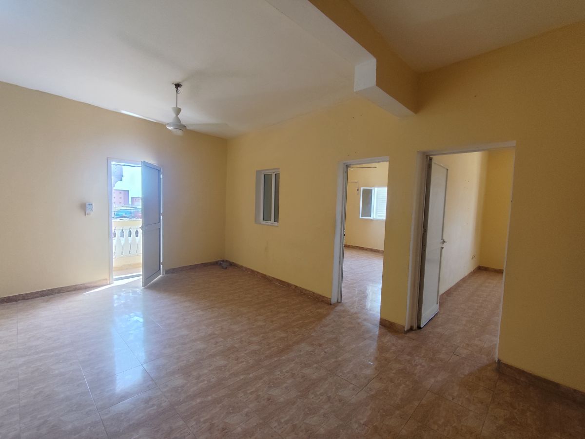 Appartement 4 chambres lumineux avec balcon et terrasse à Balbala PK12