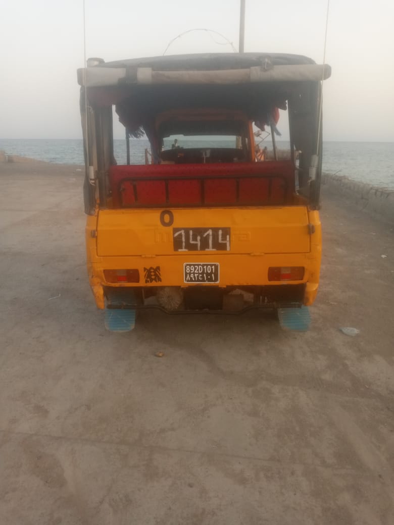 Bajaj Mahindra jaune en bon état