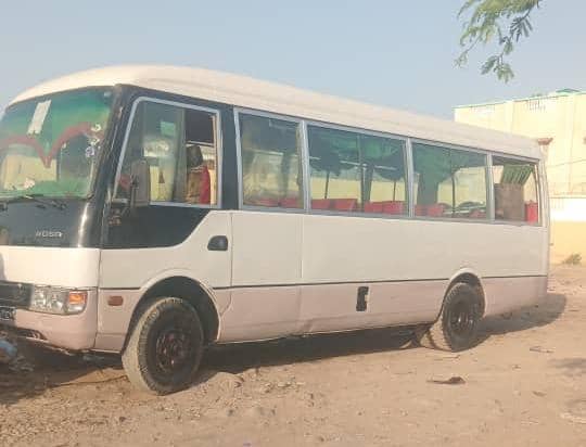 Bus Mitsubishi 30 places, en très bon état, fiable
