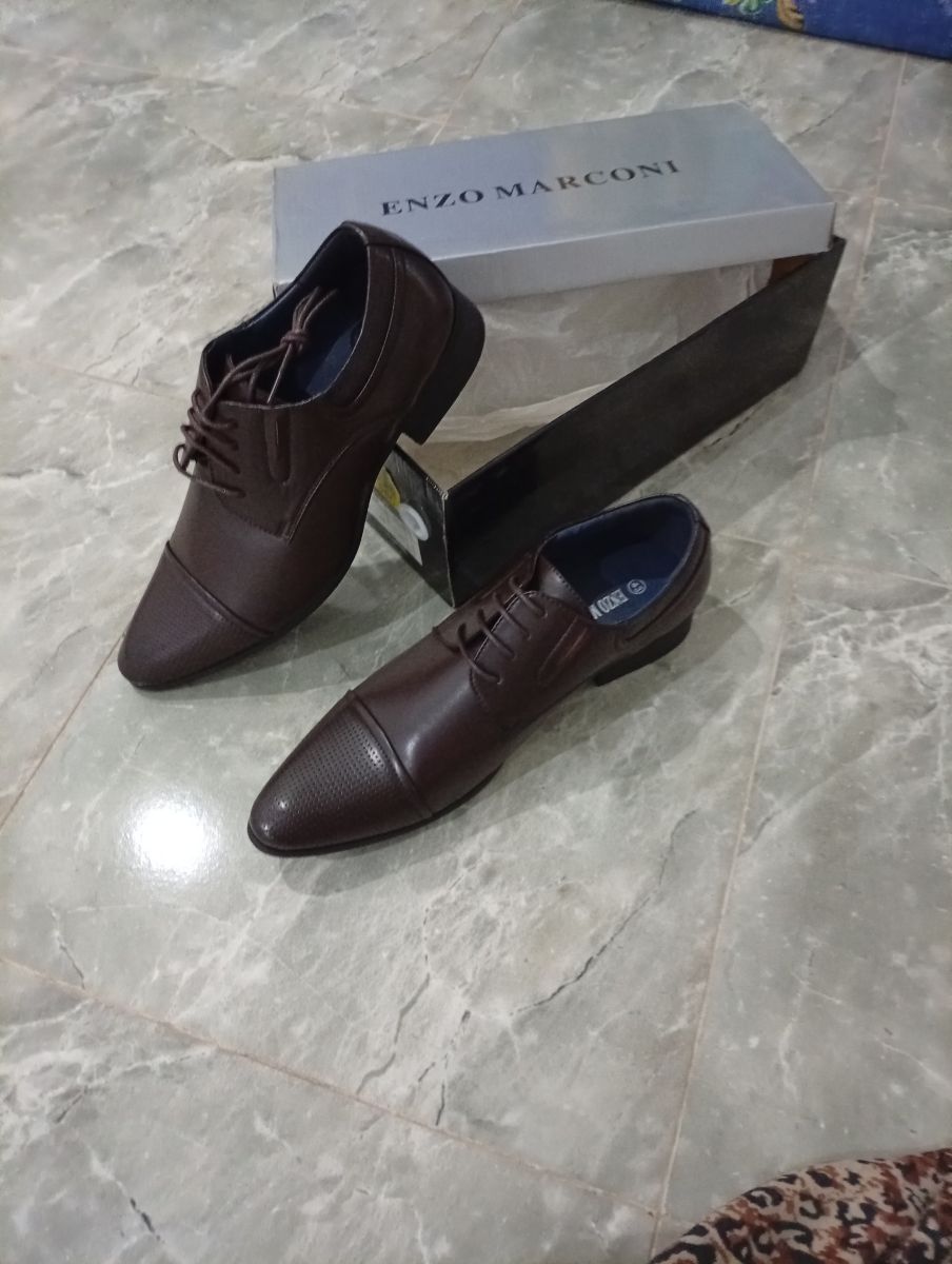Chaussures neuves marron foncé taille 43 homme