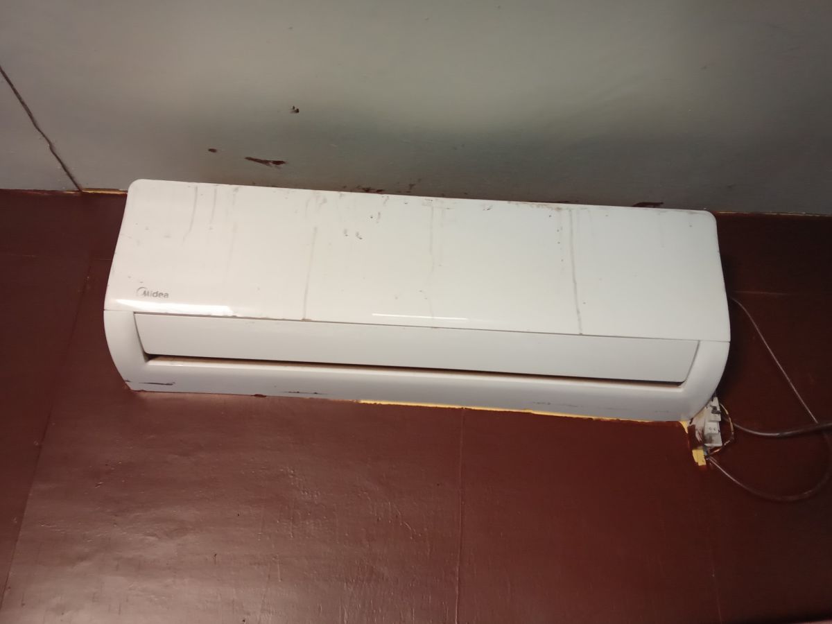 Climatiseur Midea Split 2 CV en très bon état