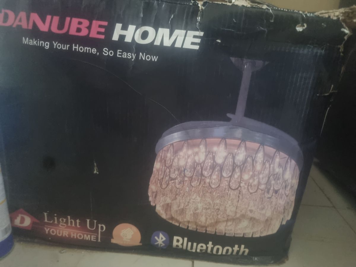 Plafonnier Bluetooth Danube Home avec éclairage et son intégré