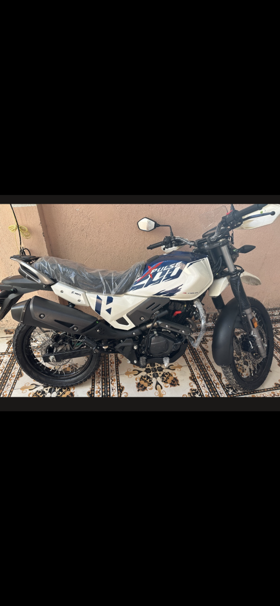Moto Hero Xpulse 200 2026 neuve, faible kilométrage