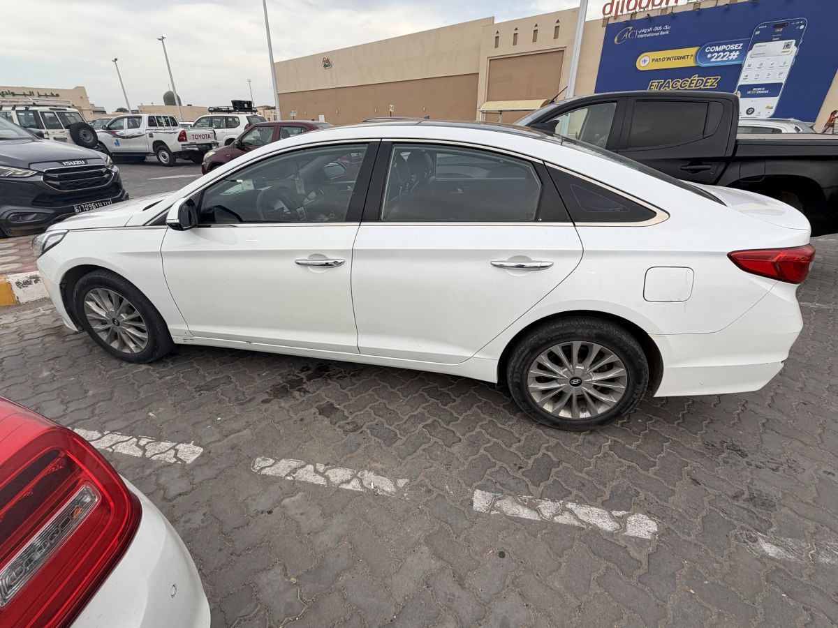 Hyundai Sonata diesel 2016, toit panoramique, excellent état