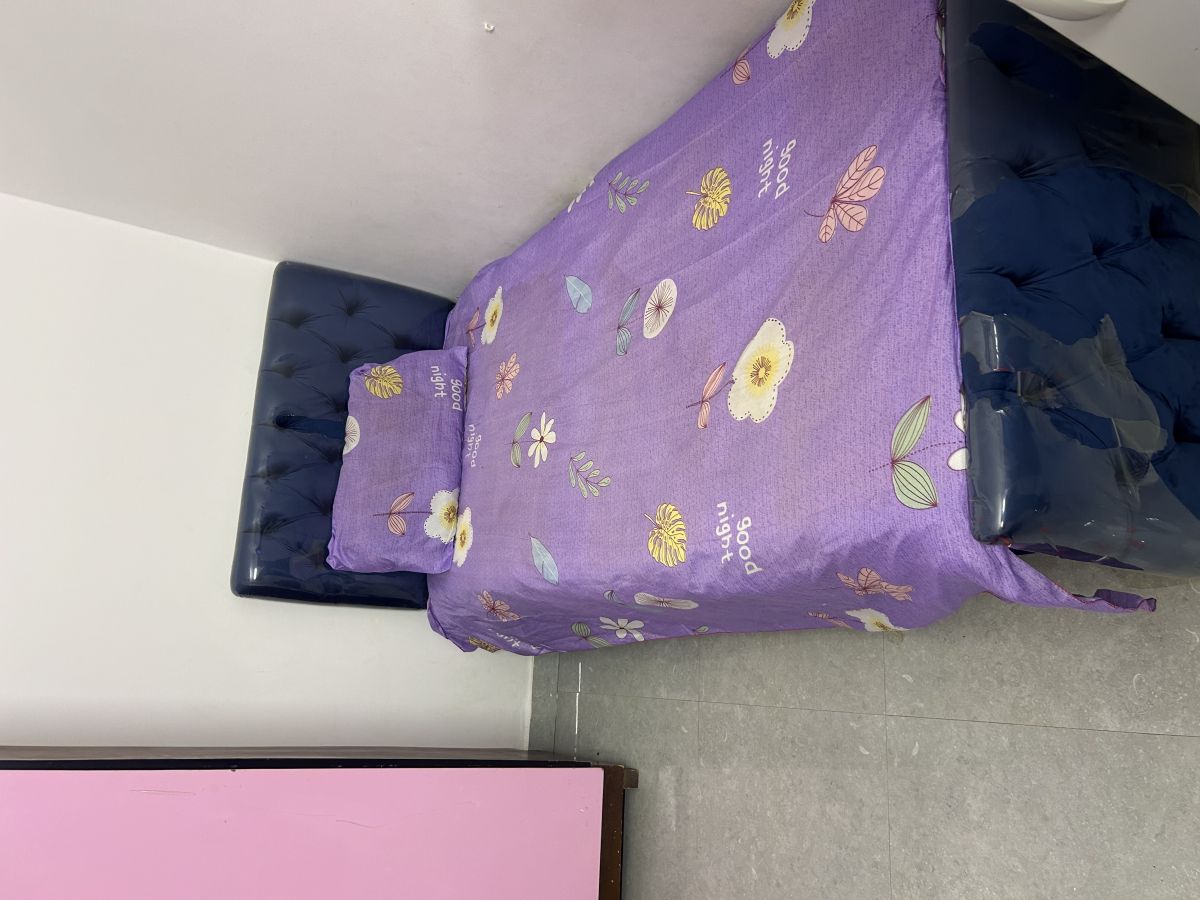 Lit simple solide et confortable pour enfant