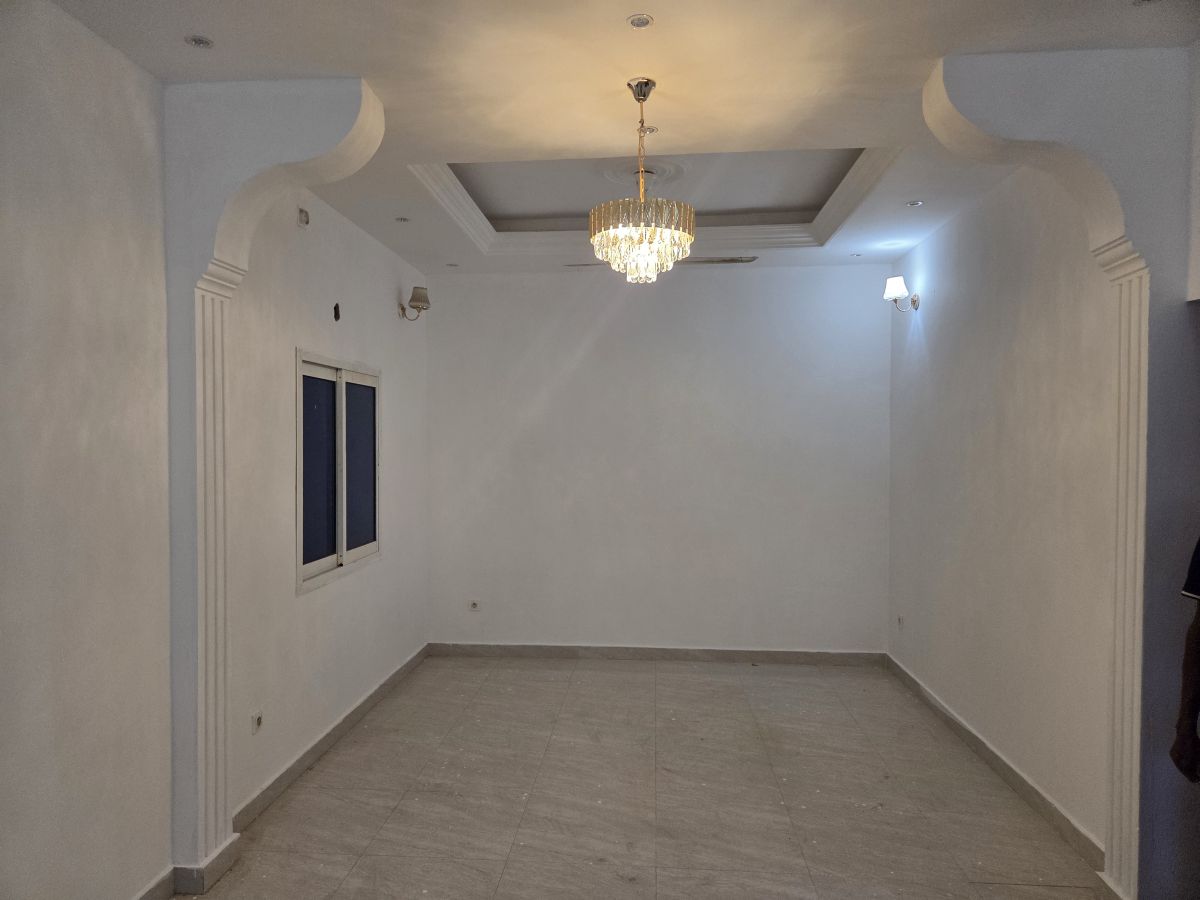 Appartement 4 pièces neuf moderne sur route du Barwaqo 2
