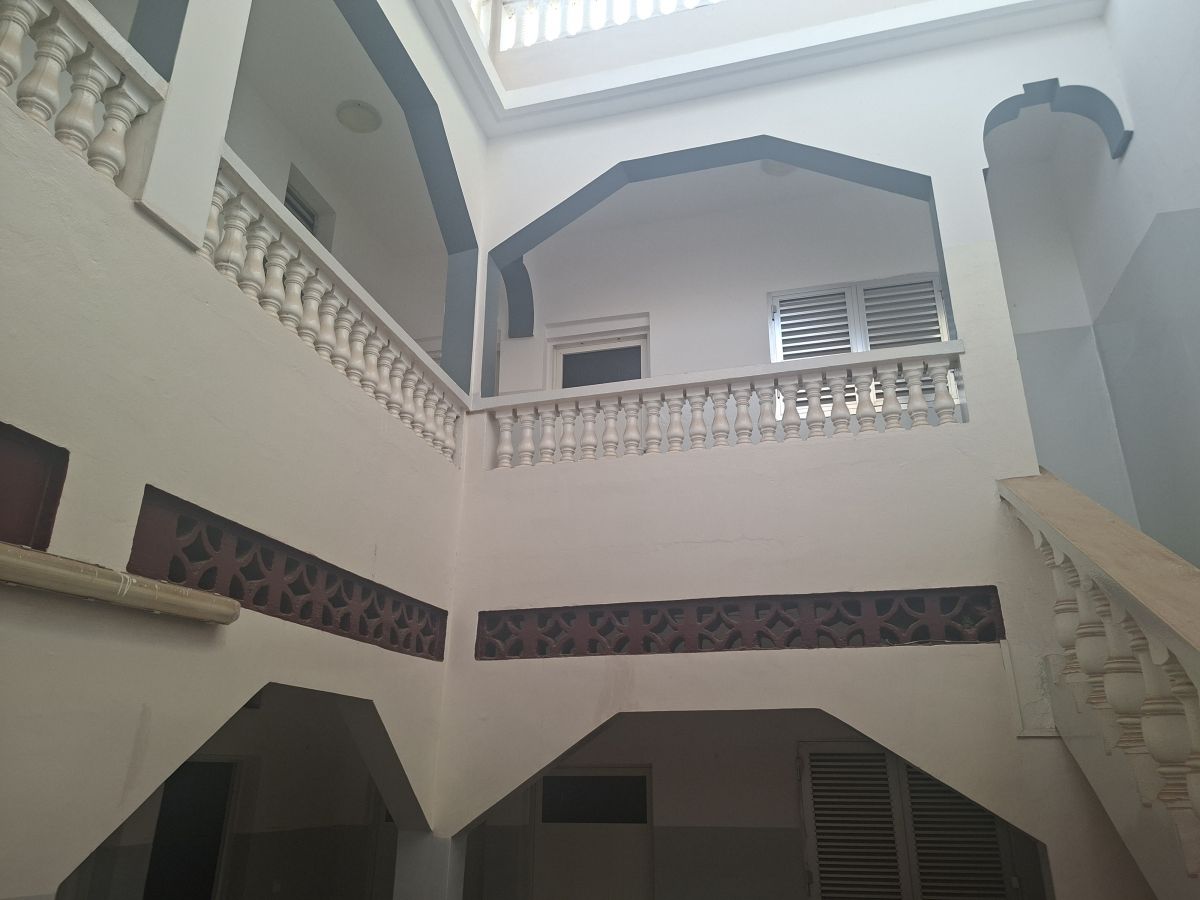 Grande maison R+2 8 chambres lumineuse et bien ventilée