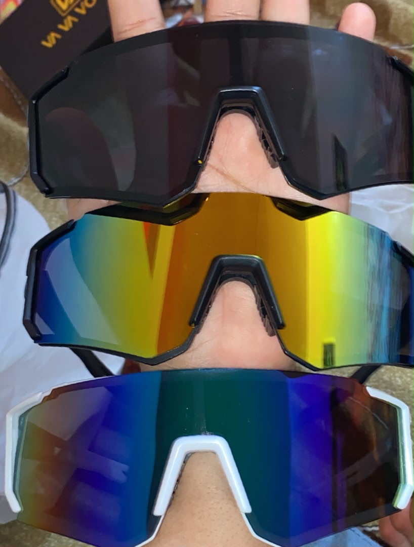 Lunettes de sport design futuriste avec écran panoramique