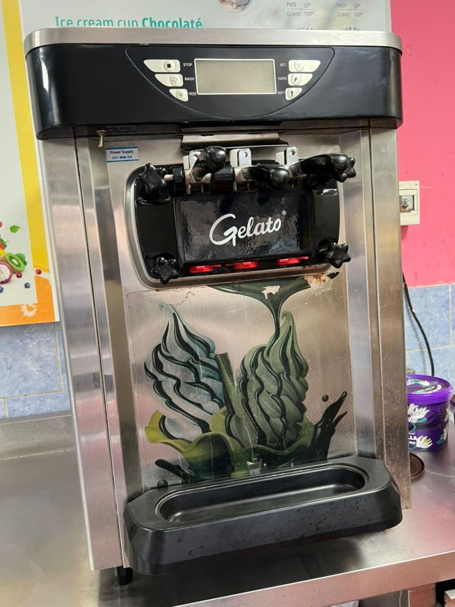 Machine à glace en bon état, prix négociable