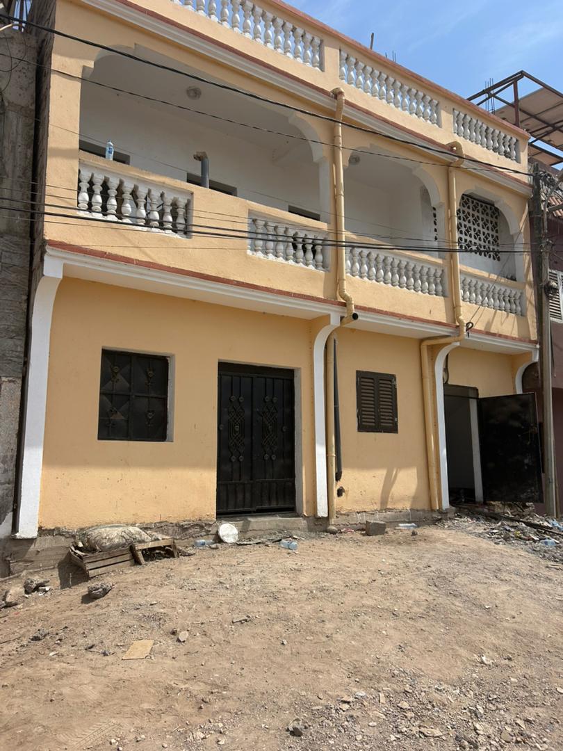 Maison F4 neuve avec 4 chambres à Cité Maka-Almukrama