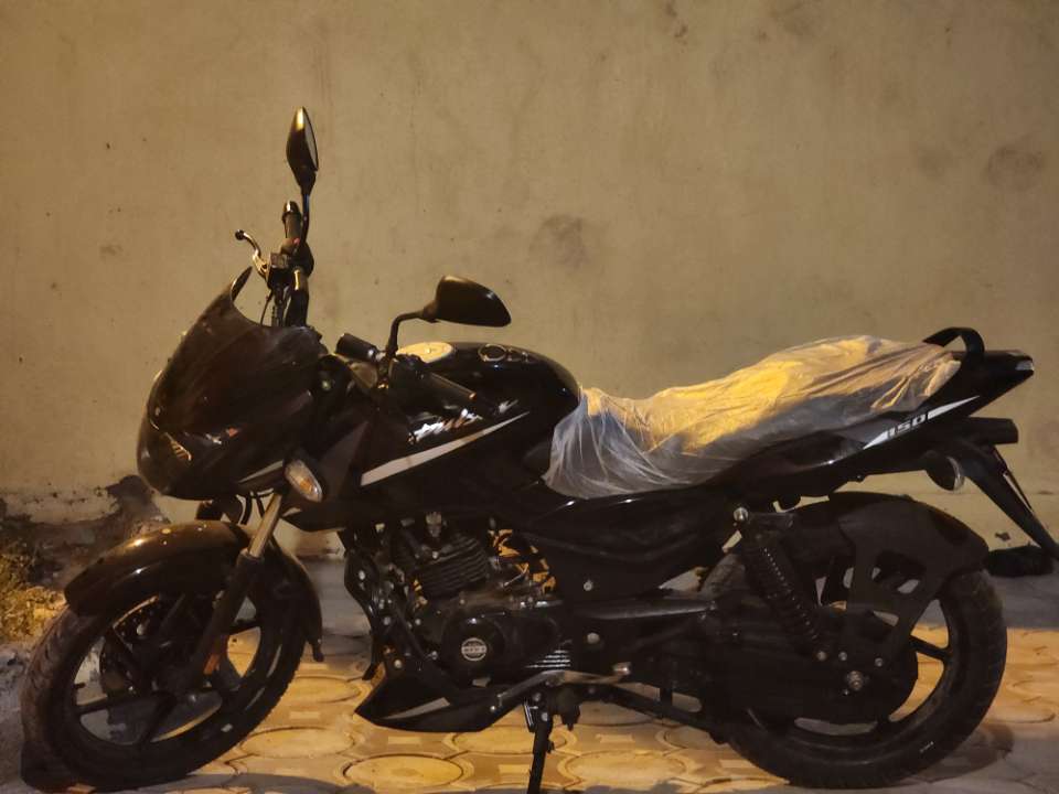 Moto Pulsar 150 en bon état prête à rouler