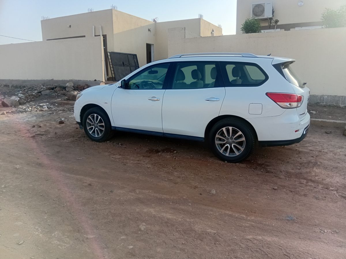 Nissan Pathfinder essence 8 places neuve et confortable