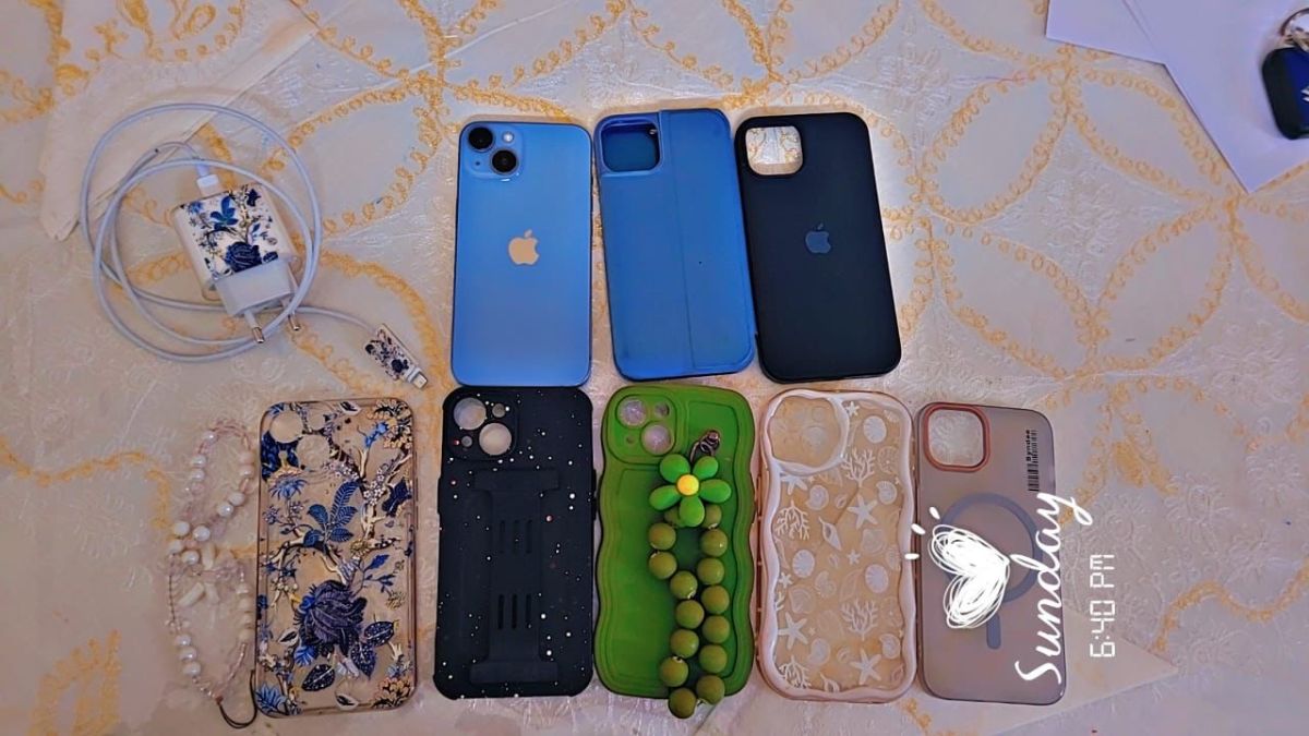 iPhone 14 Bleu Ciel avec accessoires, état impeccable