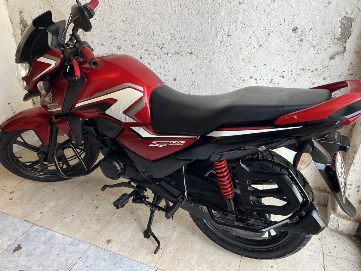 Moto Honda SP125cc en bon état, modèle classique