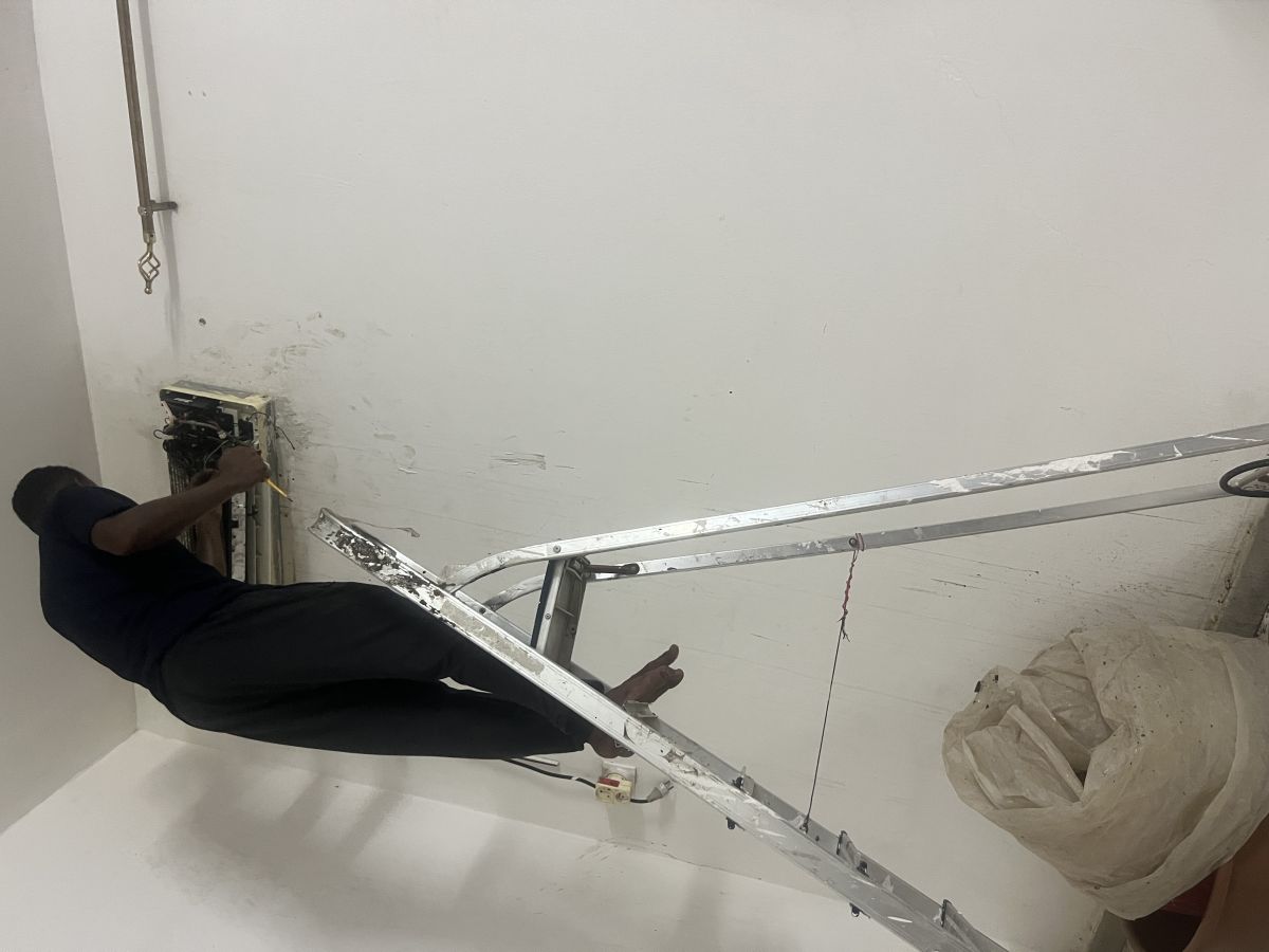 Technicien en climatisation pour installation et dépannage professionnel