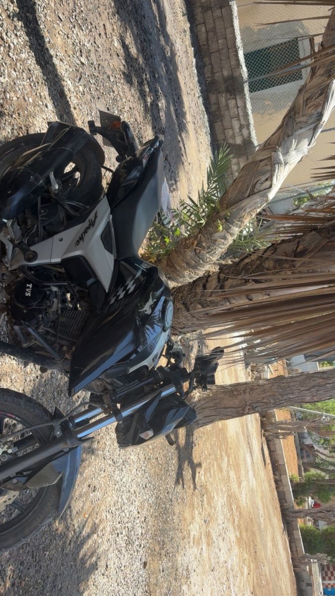 Moto TVS Apache RTR 160 4V bien entretenue