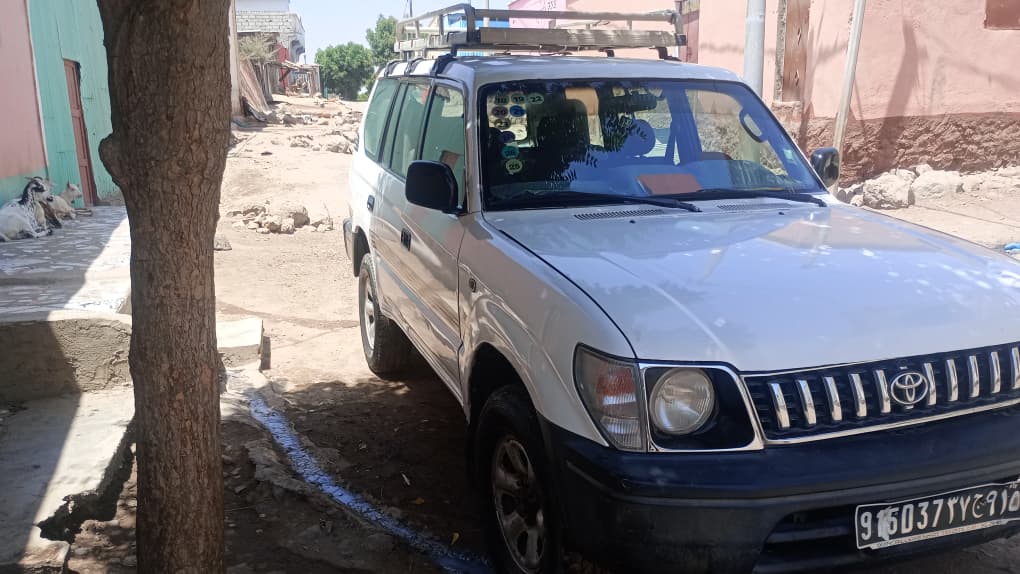 Toyota Prado 95 diesel 7 places, boîte manuelle, bon état