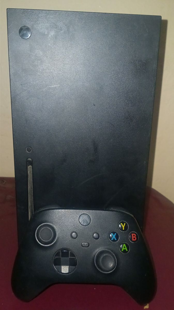 Xbox Series X en très bon état avec manette officielle