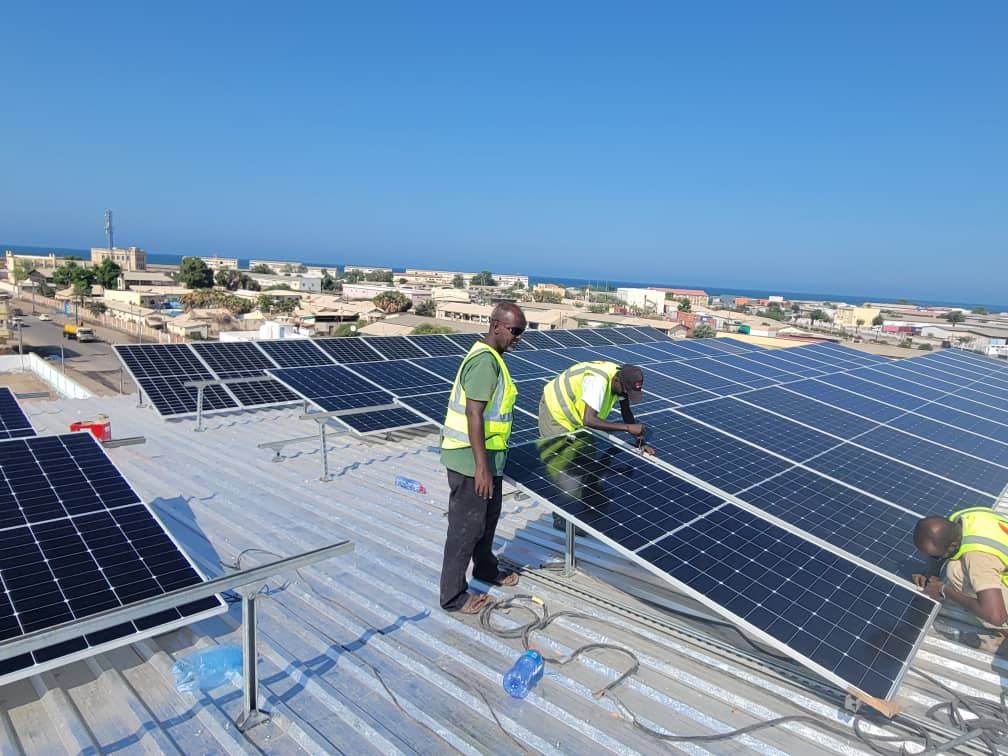 Installation solaire clé en main avec équipements RestarSolar, Longi, Deye