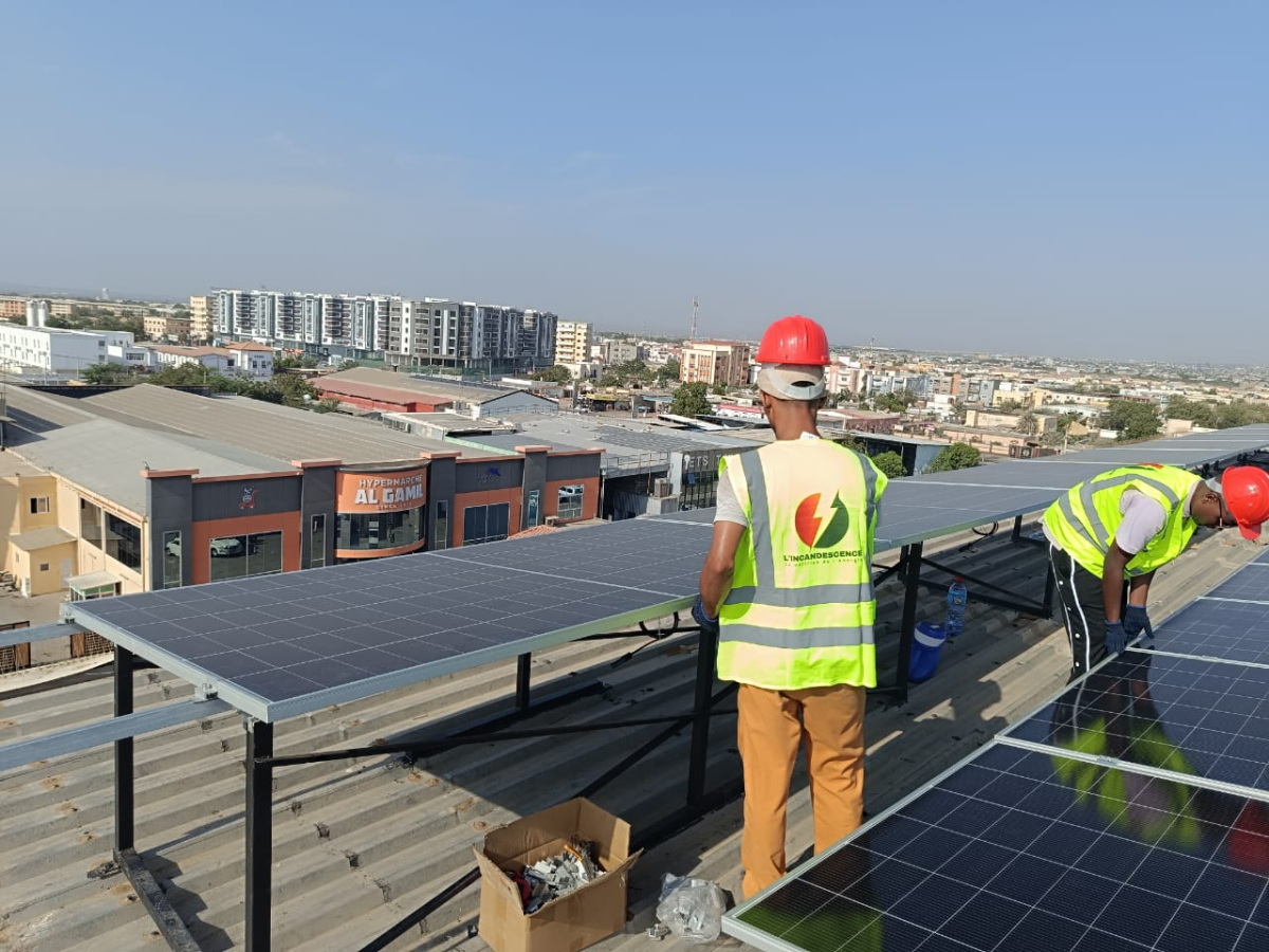 Installation solaire clé en main avec équipements RestarSolar, Longi, Deye