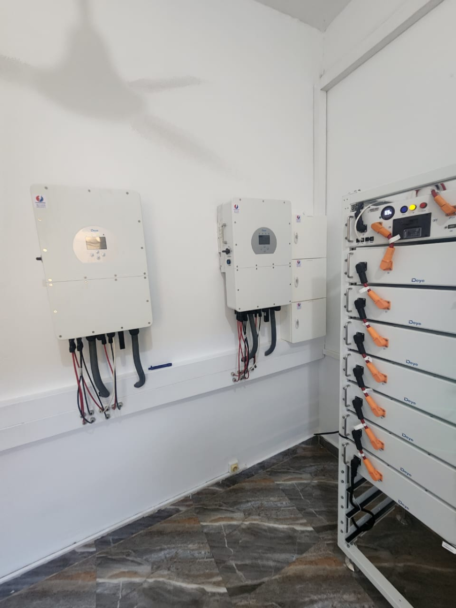 Installation solaire clé en main avec équipements RestarSolar, Longi, Deye
